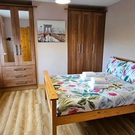 Holiday home Reed Warbler *